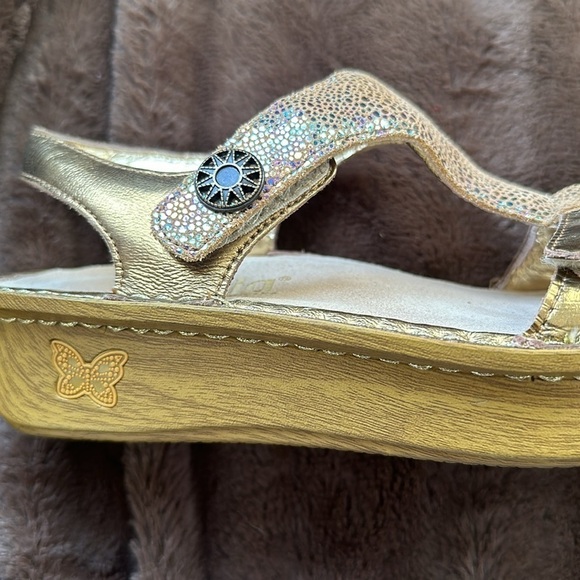 ALEGRIA Kendra- 680 Gold Sandal Sz 35 US(5-5.5) - Picture 9 of 16